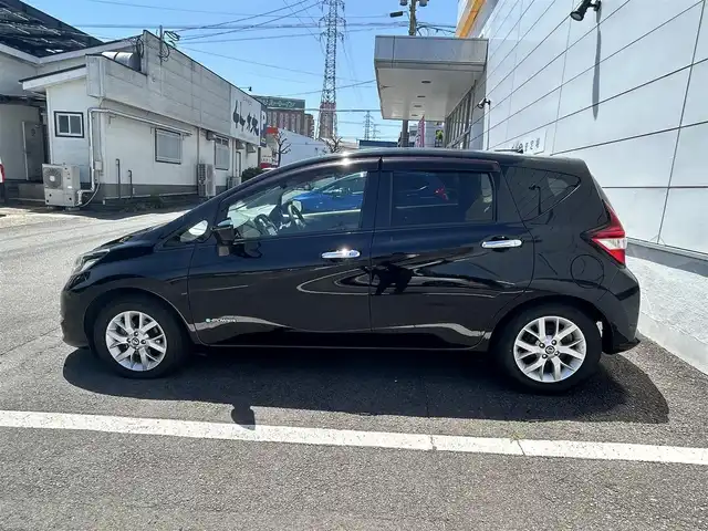 日産 ノート e－パワー X 長崎県 2018(平30)年 3.4万km スーパーブラック ワンオーナー/純正メモリナビ/(CD/DVD/BT/フルセグ)/全方位カメラ/衝突軽減ブレーキ/レーンアシスト/ETC/コーナーセンサー/デジタルインナーミラー/純正15インチAW