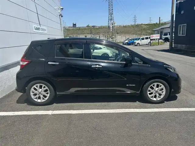 日産 ノート e－パワー X 長崎県 2018(平30)年 3.4万km スーパーブラック ワンオーナー/純正メモリナビ/(CD/DVD/BT/フルセグ)/全方位カメラ/衝突軽減ブレーキ/レーンアシスト/ETC/コーナーセンサー/デジタルインナーミラー/純正15インチAW