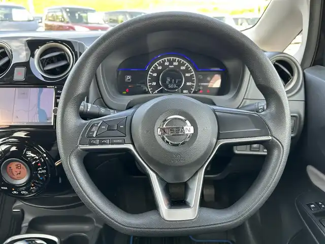 日産 ノート e－パワー X 岡山県 2018(平30)年 3.4万km スーパーブラック ワンオーナー/純正メモリナビ/(CD/DVD/BT/フルセグ)/全方位カメラ/衝突軽減ブレーキ/レーンアシスト/ETC/コーナーセンサー/デジタルインナーミラー/純正15インチAW