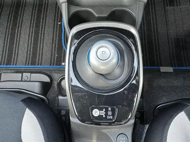 日産 ノート e－パワー X 岡山県 2018(平30)年 3.4万km スーパーブラック ワンオーナー/純正メモリナビ/(CD/DVD/BT/フルセグ)/全方位カメラ/衝突軽減ブレーキ/レーンアシスト/ETC/コーナーセンサー/デジタルインナーミラー/純正15インチAW
