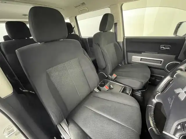 三菱 デリカＤ：５ G－Power package 道央・札幌 2014(平26)年 4.6万km ウォームホワイトP/クールシルバー ・4WD/・寒冷地仕様/・DIATONE SOUNDナビ/　CD/DVD/USB/SD/AUX/フルセグ/・純正ビルトインETC/・バックカメラ/・横滑り防止/・クルーズコントロール/・両側パワースライドドア/・左後ステップ/・パドルシフト/・ウォークスルー/・純正フロアマット/・純正18インチAW/・スペアバイザー/・プッシュスタート/・スマートキー/・ワイドバイザー/・オートライト/・フォグライト