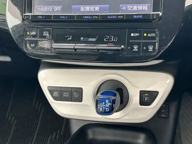 トヨタ プリウス S ツーリングセレクション 埼玉県 2016(平28)年 3.1万km スティールブロンドM ワンオーナー車/セーフティセンス/レザーシート/前席シートヒーター/純正９型ナビTV/バックカメラ/ビルトインETC/LEDヘッドライト/純正17インチAW/クリアランスソナー/レーダークルーズコントロール/衝突軽減ブレーキ/プッシュスタート/スマートキー/走行３０５１８キロ/保証書付整備手帳/取扱説明書
