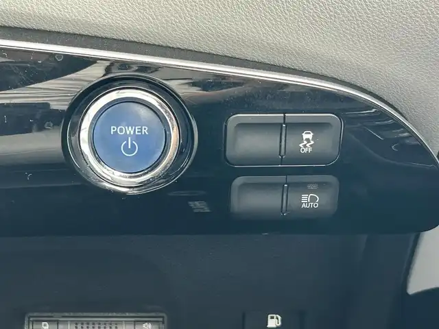 トヨタ プリウス S ツーリングセレクション 埼玉県 2016(平28)年 3.1万km スティールブロンドM ワンオーナー車/セーフティセンス/レザーシート/前席シートヒーター/純正９型ナビTV/バックカメラ/ビルトインETC/LEDヘッドライト/純正17インチAW/クリアランスソナー/レーダークルーズコントロール/衝突軽減ブレーキ/プッシュスタート/スマートキー/走行３０５１８キロ/保証書付整備手帳/取扱説明書