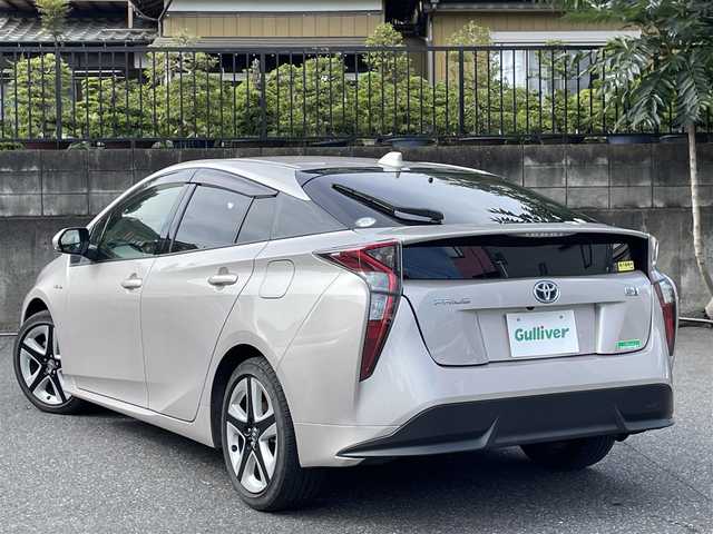 トヨタ プリウス S ツーリングセレクション 埼玉県 2016(平28)年 3.1万km スティールブロンドM ワンオーナー車/セーフティセンス/レザーシート/前席シートヒーター/純正９型ナビTV/バックカメラ/ビルトインETC/LEDヘッドライト/純正17インチAW/クリアランスソナー/レーダークルーズコントロール/衝突軽減ブレーキ/プッシュスタート/スマートキー/走行３０５２８キロ/保証書付整備手帳/取扱説明書