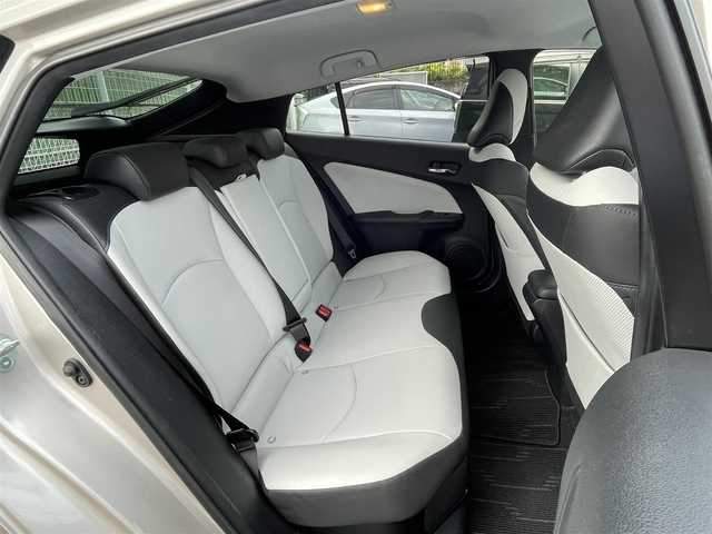 トヨタ プリウス S ツーリングセレクション 埼玉県 2016(平28)年 3.1万km スティールブロンドM ワンオーナー車/セーフティセンス/レザーシート/前席シートヒーター/純正９型ナビTV/バックカメラ/ビルトインETC/LEDヘッドライト/純正17インチAW/クリアランスソナー/レーダークルーズコントロール/衝突軽減ブレーキ/プッシュスタート/スマートキー/走行３０５２８キロ/保証書付整備手帳/取扱説明書