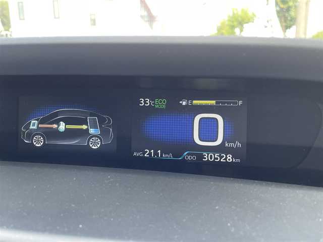 トヨタ プリウス S ツーリングセレクション 埼玉県 2016(平28)年 3.1万km スティールブロンドM ワンオーナー車/セーフティセンス/レザーシート/前席シートヒーター/純正９型ナビTV/バックカメラ/ビルトインETC/LEDヘッドライト/純正17インチAW/クリアランスソナー/レーダークルーズコントロール/衝突軽減ブレーキ/プッシュスタート/スマートキー/走行３０５２８キロ/保証書付整備手帳/取扱説明書