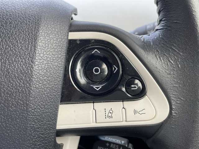 トヨタ プリウス S ツーリングセレクション 埼玉県 2016(平28)年 3.1万km スティールブロンドM ワンオーナー車/セーフティセンス/レザーシート/前席シートヒーター/純正９型ナビTV/バックカメラ/ビルトインETC/LEDヘッドライト/純正17インチAW/クリアランスソナー/レーダークルーズコントロール/衝突軽減ブレーキ/プッシュスタート/スマートキー/走行３０５２８キロ/保証書付整備手帳/取扱説明書