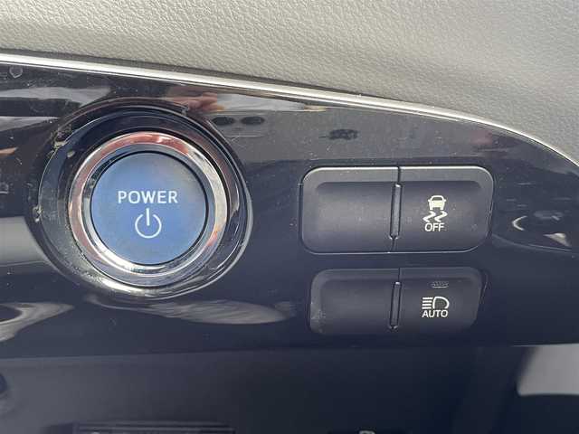 トヨタ プリウス S ツーリングセレクション 埼玉県 2016(平28)年 3.1万km スティールブロンドM ワンオーナー車/セーフティセンス/レザーシート/前席シートヒーター/純正９型ナビTV/バックカメラ/ビルトインETC/LEDヘッドライト/純正17インチAW/クリアランスソナー/レーダークルーズコントロール/衝突軽減ブレーキ/プッシュスタート/スマートキー/走行３０５２８キロ/保証書付整備手帳/取扱説明書