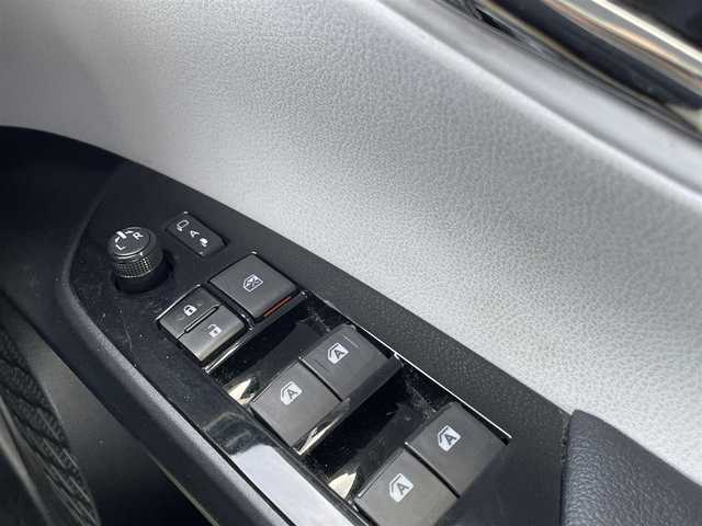 トヨタ プリウス S ツーリングセレクション 埼玉県 2016(平28)年 3.1万km スティールブロンドM ワンオーナー車/セーフティセンス/レザーシート/前席シートヒーター/純正９型ナビTV/バックカメラ/ビルトインETC/LEDヘッドライト/純正17インチAW/クリアランスソナー/レーダークルーズコントロール/衝突軽減ブレーキ/プッシュスタート/スマートキー/走行３０５２８キロ/保証書付整備手帳/取扱説明書