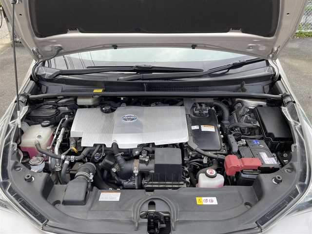 トヨタ プリウス S ツーリングセレクション 埼玉県 2016(平28)年 3.1万km スティールブロンドM ワンオーナー車/セーフティセンス/レザーシート/前席シートヒーター/純正９型ナビTV/バックカメラ/ビルトインETC/LEDヘッドライト/純正17インチAW/クリアランスソナー/レーダークルーズコントロール/衝突軽減ブレーキ/プッシュスタート/スマートキー/走行３０５２８キロ/保証書付整備手帳/取扱説明書