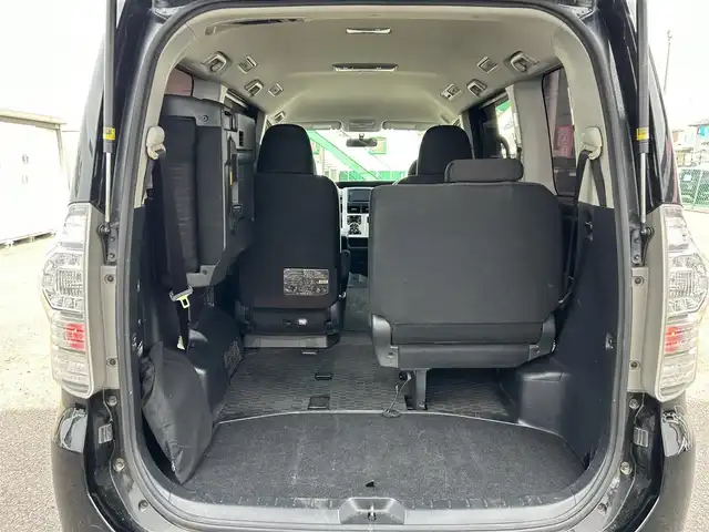 トヨタ ヴォクシー ZS 福島県 2010(平22)年 11.6万km ブラック 車外ナビ/（フルセグTV/CD/DVD/SD/AM・FM/USB/ipod)/バックカメラ/パドルシフト/ビルトインETC/オートライト（キセノン）/フォグランプ有/純正フロアマッド/ドアバイザー/ミラーウィンカー/プッシュスタート