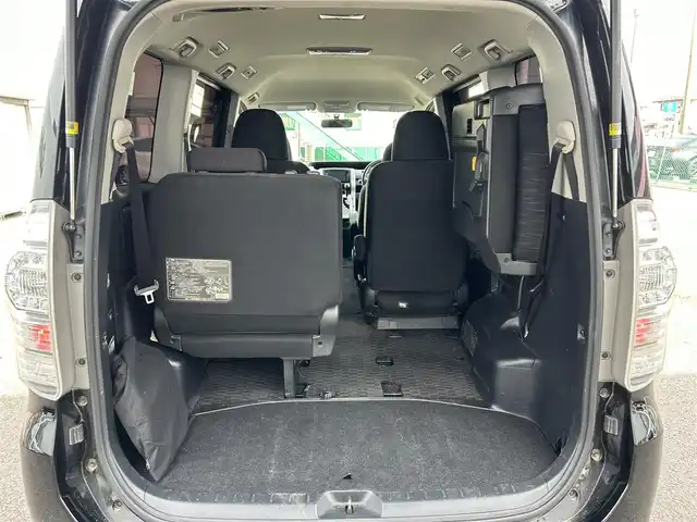 トヨタ ヴォクシー ZS 福島県 2010(平22)年 11.6万km ブラック 車外ナビ/（フルセグTV/CD/DVD/SD/AM・FM/USB/ipod)/バックカメラ/パドルシフト/ビルトインETC/オートライト（キセノン）/フォグランプ有/純正フロアマッド/ドアバイザー/ミラーウィンカー/プッシュスタート