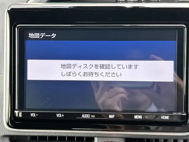 トヨタ ヴォクシー ハイブリッド ZS 煌Ⅱ 和歌山県 2019(令1)年 6.2万km ブラック 純正ナビ（NSZT-Y68T）/フルセグTV/（BT/CD/DVD）/バックカメラ/横滑り防止/衝突被害軽減ブレーキ/レーンキープアシスト/クルーズコントロール/オートライト/前後コーナーセンサー/フリップダウンモニター/前方ドラレコ/ビルトインETC/両側パワスラ/前席シートヒーター/LEDヘッドライト/フォグランプ/ステアリングリモコン/ステアリングヒーター/純正16インチアルミ/純正フロアマット