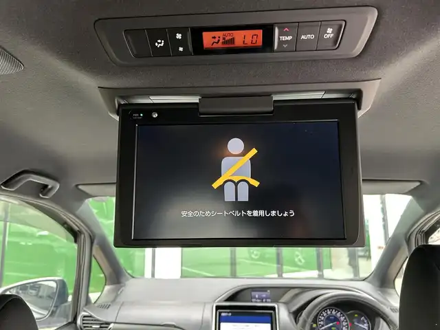 トヨタ ヴォクシー ハイブリッド ZS 煌Ⅱ 和歌山県 2019(令1)年 6.2万km ブラック 純正ナビ（NSZT-Y68T）/フルセグTV/（BT/CD/DVD）/バックカメラ/横滑り防止/衝突被害軽減ブレーキ/レーンキープアシスト/クルーズコントロール/オートライト/前後コーナーセンサー/フリップダウンモニター/前方ドラレコ/ビルトインETC/両側パワスラ/前席シートヒーター/LEDヘッドライト/フォグランプ/ステアリングリモコン/ステアリングヒーター/純正16インチアルミ/純正フロアマット