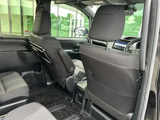 トヨタ ヴォクシー ハイブリッド ZS 煌Ⅱ 和歌山県 2019(令1)年 6.2万km ブラック 純正ナビ（NSZT-Y68T）/フルセグTV/（BT/CD/DVD）/バックカメラ/横滑り防止/衝突被害軽減ブレーキ/レーンキープアシスト/クルーズコントロール/オートライト/前後コーナーセンサー/フリップダウンモニター/前方ドラレコ/ビルトインETC/両側パワスラ/前席シートヒーター/LEDヘッドライト/フォグランプ/ステアリングリモコン/ステアリングヒーター/純正16インチアルミ/純正フロアマット