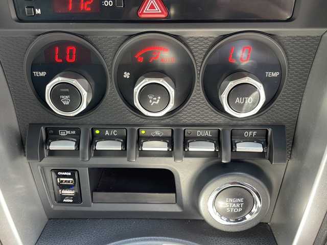トヨタ ８６ GT リミテッド 静岡県 2016(平28)年 4.2万km パール 社外ナビ/地デジTV/社外CD/DVD/Bluetooth/TRDエアロ/TRDマフラー/HKS車高調/RUNDUCEブレーキキット/VOLKRACING18インチAW/TRDタワーバー/ヴァレンティヘッドライト/ヴァレンティテールランプ/ハーフレザーシート/シートヒーター/社外カーボンGTウイング/社外エアクリーナー/スマートキー/ETC