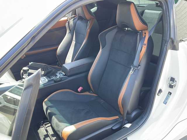 トヨタ ８６ GT リミテッド 静岡県 2016(平28)年 4.2万km パール 社外ナビ/地デジTV/社外CD/DVD/Bluetooth/TRDエアロ/TRDマフラー/HKS車高調/RUNDUCEブレーキキット/VOLKRACING18インチAW/TRDタワーバー/ヴァレンティヘッドライト/ヴァレンティテールランプ/ハーフレザーシート/シートヒーター/社外カーボンGTウイング/社外エアクリーナー/スマートキー/ETC