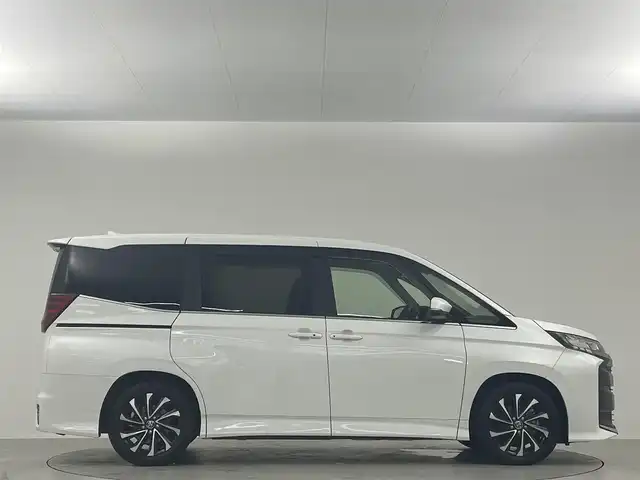 トヨタ ノア S－Z 埼玉県 2022(令4)年 1.7万km ホワイトパールクリスタルシャイン 純正１０．５型ディスプレイオーディオ　ナビ機能付　フルセグ　快適利便ＰＫＧ　純正１４型後席モニター　パワーバックドア　　デジタルインナーミラー　バックカメラ　ＬＥＤヘッドライト　ビルトインＥＴＣ