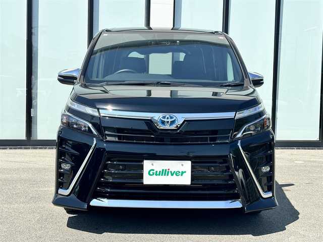 トヨタ ヴォクシー ハイブリッド ZS 煌Ⅲ 大阪府 2020(令2)年 3.7万km ブラック 社外ナビ/  フルセグTV/CD/Bluetooth/バックモニター/衝突軽減ブレーキ/横滑り防止装置/コーナーセンサー/前席シートヒーター/両側パワースライドドア/クルーズコントロール/レーンキープアシスト/ドライブレコーダー/オートマチックハイビーム/純正16インチアルミホイール/純正フロアマット/スマートキー/ＥＴＣ/ＬＥＤ