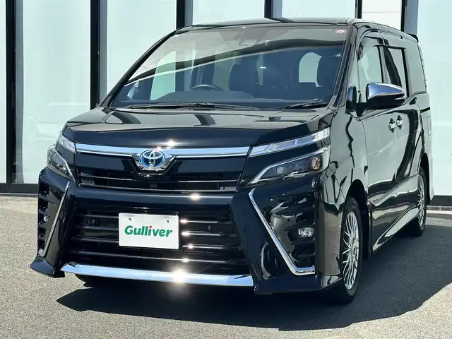 トヨタ ヴォクシー ハイブリッド ZS 煌Ⅲ 大阪府 2020(令2)年 3.7万km ブラック 社外ナビ/  フルセグTV/CD/Bluetooth/バックモニター/衝突軽減ブレーキ/横滑り防止装置/コーナーセンサー/前席シートヒーター/両側パワースライドドア/クルーズコントロール/レーンキープアシスト/ドライブレコーダー/オートマチックハイビーム/純正16インチアルミホイール/純正フロアマット/スマートキー/ＥＴＣ/ＬＥＤ