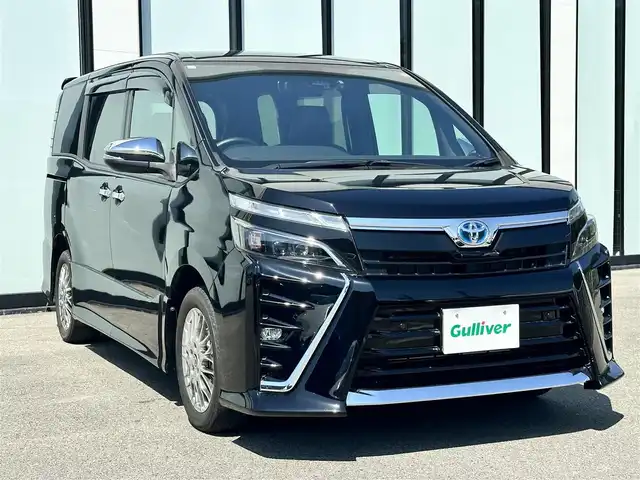 トヨタ ヴォクシー ハイブリッド ZS 煌Ⅲ 大阪府 2020(令2)年 3.7万km ブラック 社外ナビ/  フルセグTV/CD/Bluetooth/バックモニター/衝突軽減ブレーキ/横滑り防止装置/コーナーセンサー/前席シートヒーター/両側パワースライドドア/クルーズコントロール/レーンキープアシスト/ドライブレコーダー/オートマチックハイビーム/純正16インチアルミホイール/純正フロアマット/スマートキー/ＥＴＣ/ＬＥＤ