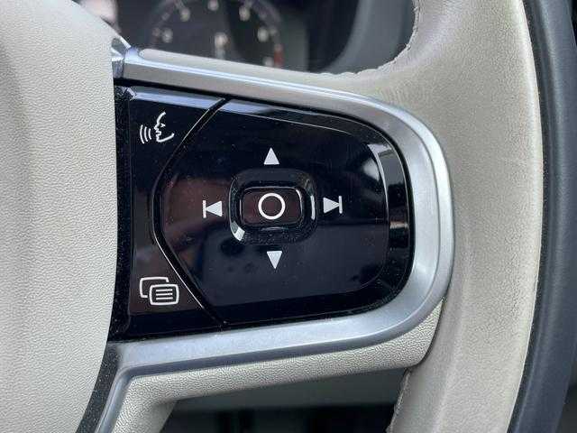 ボルボ ＸＣ６０ 埼玉県 2018(平30)年 5万km グレー 黒ハーフレザーシート　/サンルーフ　/純正ナビ　/Ａｐｐｌｅ　Ｃａｒ　Ｐｌａｙ　/３６０度カメラ　/アダプティブクルーズコントロール　/シートヒーター　/マッサージシート　/ブラインドスポットモニター　/３列シート