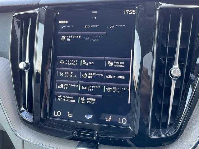 ボルボ ＸＣ６０ 埼玉県 2018(平30)年 5万km グレー 黒ハーフレザーシート　/サンルーフ　/純正ナビ　/Ａｐｐｌｅ　Ｃａｒ　Ｐｌａｙ　/３６０度カメラ　/アダプティブクルーズコントロール　/シートヒーター　/マッサージシート　/ブラインドスポットモニター　/３列シート