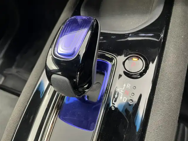 ホンダ ヴェゼル ハイブリッド RS ホンダセンシング 富山県 2016(平28)年 3.3万km モルフォブルーP 純正ナビ(AM/FM/CD/DVD/BT/USB)/ワンセグTV/バックカメラ/レーダークルーズコントロール/レーンキープアシスト/衝突軽減装置/アイドリングストップ/オートブレーキホールド/ETC/盗難防止装置/横滑り防止装置/LEDヘッドライト/革巻きステアリング/ハーフレザーシート/パドルシフト/オートライト/フォグランプ/純正AW/純正フロアマット/革巻きステアリング/スマートキー/スペアキー1本/プッシュスタート/取扱説明書