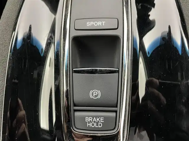 ホンダ ヴェゼル ハイブリッド RS ホンダセンシング 富山県 2016(平28)年 3.3万km モルフォブルーP 純正ナビ(AM/FM/CD/DVD/BT/USB)/ワンセグTV/バックカメラ/レーダークルーズコントロール/レーンキープアシスト/衝突軽減装置/アイドリングストップ/オートブレーキホールド/ETC/盗難防止装置/横滑り防止装置/LEDヘッドライト/革巻きステアリング/ハーフレザーシート/パドルシフト/オートライト/フォグランプ/純正AW/純正フロアマット/革巻きステアリング/スマートキー/スペアキー1本/プッシュスタート/取扱説明書