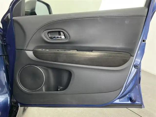 ホンダ ヴェゼル ハイブリッド RS ホンダセンシング 富山県 2016(平28)年 3.3万km モルフォブルーP 純正ナビ(AM/FM/CD/DVD/BT/USB)/ワンセグTV/バックカメラ/レーダークルーズコントロール/レーンキープアシスト/衝突軽減装置/アイドリングストップ/オートブレーキホールド/ETC/盗難防止装置/横滑り防止装置/LEDヘッドライト/革巻きステアリング/ハーフレザーシート/パドルシフト/オートライト/フォグランプ/純正AW/純正フロアマット/革巻きステアリング/スマートキー/スペアキー1本/プッシュスタート/取扱説明書