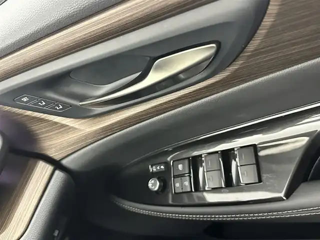 トヨタ クラウン Z 愛知県 2025(令7)年 0.6万km 黒 ディスプレイオーディオ　/全方位カメラ　/リラクゼーション　/全席シートヒーター　/黒革　/置くだけ充電/デジタルミラー　/Ｗエアコン/ＨＵＤ　/ＢＳＭ　/ＥＴＣ２．０　/タイプＣ　/パドルシフト　/クルコン　/電動リアゲート　/ステアヒーター