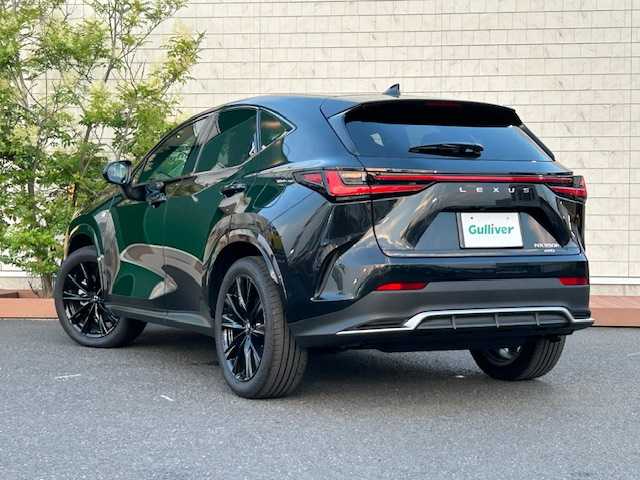 レクサス ＮＸ 350h Fスポーツ 茨城県 2025(令7)年 0.4万km グラファイトブラックガラスフレーク 純正ＳＤナビ　/-BT/フルセグTV/FM/AM/４ＷＤ　/パワーシート/-運転席/助手席/シートヒーター/-運転席/助手席/後部座席/エアシート　/-運転席/助手席/電動リアゲート　/クルーズコントロール追尾あり　/ドライブレコーダー前後　/ＥＴＣ　/車外カメラ/-バック/フロント/サイド/全方位 /LEDライト /コーナーセンサー前後 /プッシュスタート/スペアキー1本/純正20インチアルミホイール/パワーステアリング/パワーウィンドウ/アイドリングストップ/社外フロアマット