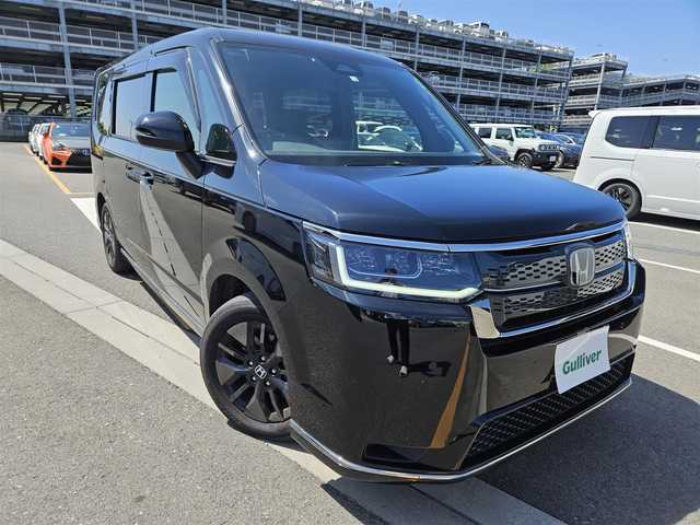ホンダ ステップワゴン スパーダ eHEV 香川県 2022(令4)年 3.9万km クリスタルブラックパール ワンオーナー/純正11.4型ナビ/　(Bluetooth/CD/DVD)/フルセグTV/両側パワースライドドア/バックカメラ/ビルトインETC/渋滞追従機能付アダプティブクルコン/ソナーセンサー/ホンダセンシング/・衝突軽減ブレーキ/・近距離衝突軽減ブレーキ/・前後誤発進抑制機能/・歩行者事故低減ステアリング/・車線維持支援システム/・トラフィックジャムアシスト/・先行車発進お知らせ機能/・標識認識機能/・オートハイビーム/・ブラインドスポットインフォメーション/LEDヘッドランプ/デュアルオートエアコン/本革巻きステアリング/減速セレクター/合皮/撥水ファブリックコンビシート/前席シートヒーター/2列目キャプテンシート/　(オットマン/両側アームレスト付)/純正16インチアルミホイール/スマートキーシステム/禁煙車