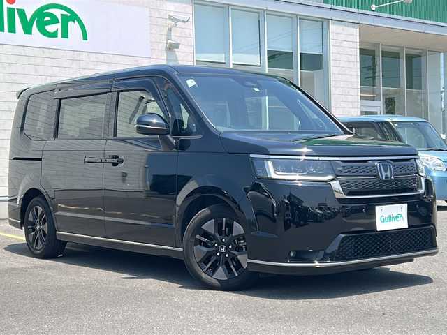 ホンダ ステップワゴン スパーダ eHEV 香川県 2022(令4)年 3.9万km クリスタルブラックパール ワンオーナー/純正11.4型ナビ/　(Bluetooth/CD/DVD)/フルセグTV/両側パワースライドドア/バックカメラ/ビルトインETC/渋滞追従機能付アダプティブクルコン/ソナーセンサー/ホンダセンシング/・衝突軽減ブレーキ/・近距離衝突軽減ブレーキ/・前後誤発進抑制機能/・歩行者事故低減ステアリング/・車線維持支援システム/・トラフィックジャムアシスト/・先行車発進お知らせ機能/・標識認識機能/・オートハイビーム/・ブラインドスポットインフォメーション/LEDヘッドランプ/デュアルオートエアコン/本革巻きステアリング/減速セレクター/合皮/撥水ファブリックコンビシート/前席シートヒーター/2列目キャプテンシート/　(オットマン/両側アームレスト付)/純正16インチアルミホイール/スマートキーシステム/禁煙車