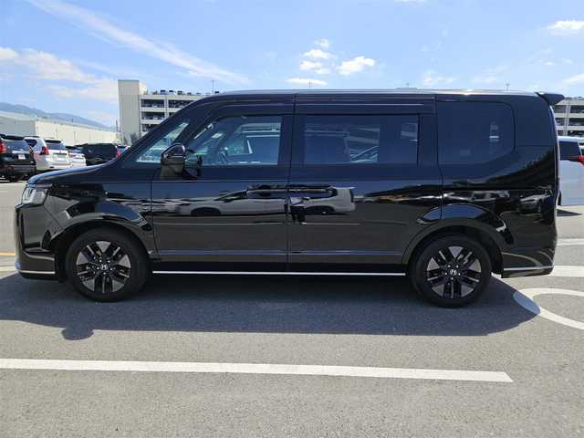 ホンダ ステップワゴン スパーダ eHEV 香川県 2022(令4)年 3.9万km クリスタルブラックパール ワンオーナー/純正11.4型ナビ/　(Bluetooth/CD/DVD)/フルセグTV/両側パワースライドドア/バックカメラ/ビルトインETC/渋滞追従機能付アダプティブクルコン/ソナーセンサー/ホンダセンシング/・衝突軽減ブレーキ/・近距離衝突軽減ブレーキ/・前後誤発進抑制機能/・歩行者事故低減ステアリング/・車線維持支援システム/・トラフィックジャムアシスト/・先行車発進お知らせ機能/・標識認識機能/・オートハイビーム/・ブラインドスポットインフォメーション/LEDヘッドランプ/デュアルオートエアコン/本革巻きステアリング/減速セレクター/合皮/撥水ファブリックコンビシート/前席シートヒーター/2列目キャプテンシート/　(オットマン/両側アームレスト付)/純正16インチアルミホイール/スマートキーシステム/禁煙車