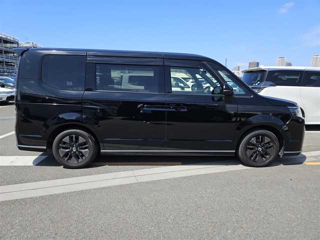 ホンダ ステップワゴン スパーダ eHEV 香川県 2022(令4)年 3.9万km クリスタルブラックパール ワンオーナー/純正11.4型ナビ/　(Bluetooth/CD/DVD)/フルセグTV/両側パワースライドドア/バックカメラ/ビルトインETC/渋滞追従機能付アダプティブクルコン/ソナーセンサー/ホンダセンシング/・衝突軽減ブレーキ/・近距離衝突軽減ブレーキ/・前後誤発進抑制機能/・歩行者事故低減ステアリング/・車線維持支援システム/・トラフィックジャムアシスト/・先行車発進お知らせ機能/・標識認識機能/・オートハイビーム/・ブラインドスポットインフォメーション/LEDヘッドランプ/デュアルオートエアコン/本革巻きステアリング/減速セレクター/合皮/撥水ファブリックコンビシート/前席シートヒーター/2列目キャプテンシート/　(オットマン/両側アームレスト付)/純正16インチアルミホイール/スマートキーシステム/禁煙車