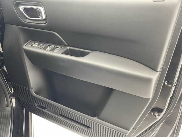 ホンダ ステップワゴン スパーダ eHEV 沖縄県 2022(令4)年 3.9万km クリスタルブラックパール ワンオーナー/純正11.4型ナビ/　(Bluetooth/CD/DVD)/フルセグTV/両側パワースライドドア/バックカメラ/ビルトインETC/渋滞追従機能付アダプティブクルコン/ソナーセンサー/ホンダセンシング/衝突軽減ブレーキ/近距離衝突軽減ブレーキ/前後誤発進抑制機能/歩行者事故低減ステアリング/車線維持支援システム/トラフィックジャムアシスト/先行車発進お知らせ機能/標識認識機能/オートハイビーム/ブラインドスポットインフォメーション/LEDヘッドランプ/デュアルオートエアコン/本革巻きステアリング/減速セレクター/合皮/撥水ファブリックコンビシート/前席シートヒーター/2列目キャプテンシート/　(オットマン/両側アームレスト付)/純正16インチアルミホイール/スマートキーシステム
