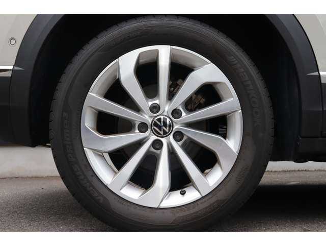 フォルクスワーゲン ＶＷ Ｔ－ロック TDI スタイル 大分県 2024(令6)年 0.7万km ベージュ Volkswagen All in safety/プリクラッシュブレーキシステム/アダプティブクルーズコントロール/レーンキープアシストシステム/純正ナビ（Discover Pro）/CarPlay/Bluetooth/USB/ワイヤレス充電/バックカメラ/パーキングセンサー/LEDマトリックスヘッドライト/パワーバックドア/純正17インチAW/ETC