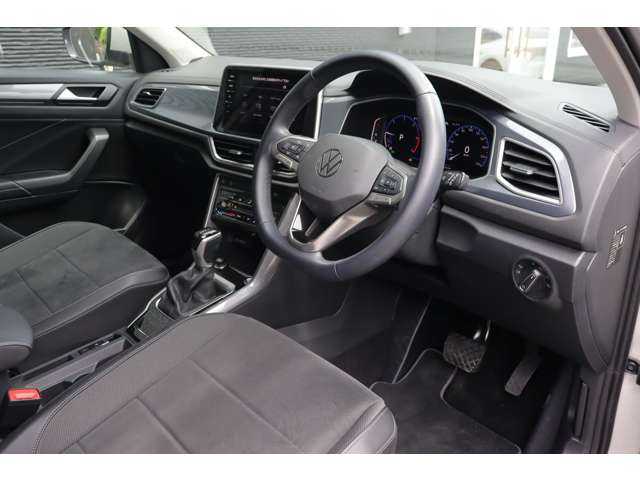 フォルクスワーゲン ＶＷ Ｔ－ロック TDI スタイル 大分県 2024(令6)年 0.7万km ベージュ Volkswagen All in safety/プリクラッシュブレーキシステム/アダプティブクルーズコントロール/レーンキープアシストシステム/純正ナビ（Discover Pro）/CarPlay/Bluetooth/USB/ワイヤレス充電/バックカメラ/パーキングセンサー/LEDマトリックスヘッドライト/パワーバックドア/純正17インチAW/ETC