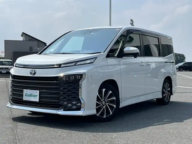 トヨタ ヴォクシー S－Z 奈良県 2023(令5)年 1.6万km ホワイトパールクリスタルシャイン 純正１０．５インチナビ　/フルセグＴＶ　/BT/CD/DVD/HDMI/１４インチフリップダウンモニター　/ＥＴＣ２．０　/バックカメラ　/前後ドライブレコーダー　/両側パワースライドドア　/３眼ＬＥＤヘッドライト　/シートヒーター　/スマートキー/追従型クルーズコントロール/前後コーナーセンサー/BSM/AUTOHOLD/純正17インチアルミホイール/フロアマット