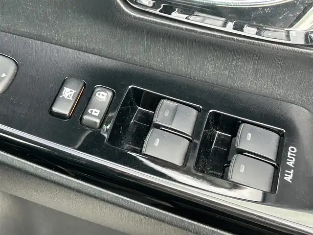 トヨタ プリウス α S ツーリングセレ GRスポーツ 福岡県 2019(平31)年 5.4万km ホワイトパールクリスタルシャイン アルパイン9インチナビ/（AM/FM/CD/DVD/Bluetooth/SD/フルセグ）/バックカメラ/ビルドインETC/LEDヘッドライト/ステアリングスイッチ/GRステアリング/GRシート/GRフロアマット/電動格納ミラー/プッシュスタート/スマートキー/スペアキー/ISOFIX/取扱説明書