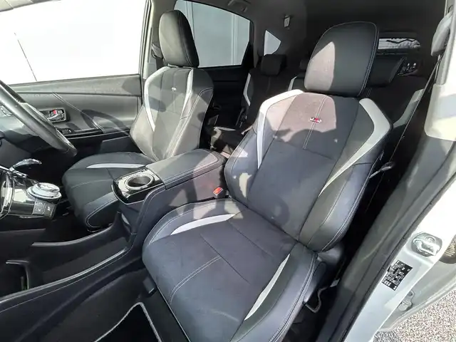 トヨタ プリウス α S ツーリングセレ GRスポーツ 福岡県 2019(平31)年 5.4万km ホワイトパールクリスタルシャイン アルパイン9インチナビ/（AM/FM/CD/DVD/Bluetooth/SD/フルセグ）/バックカメラ/ビルドインETC/LEDヘッドライト/ステアリングスイッチ/GRステアリング/GRシート/GRフロアマット/電動格納ミラー/プッシュスタート/スマートキー/スペアキー/ISOFIX/取扱説明書