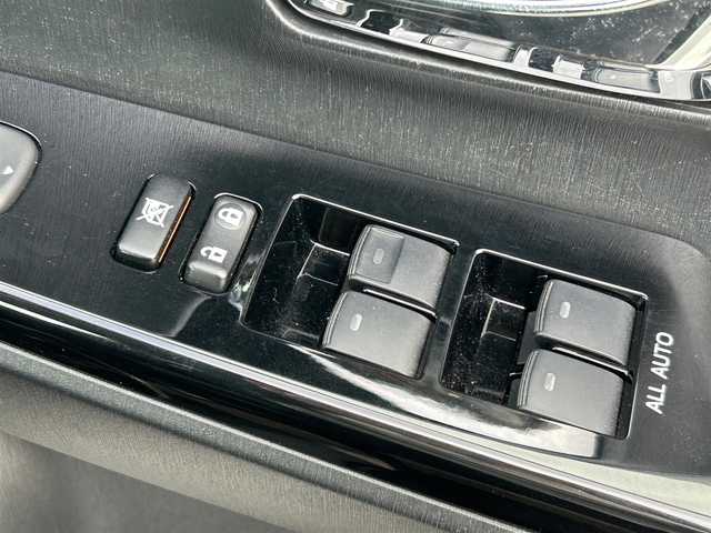 トヨタ プリウス α S ツーリングセレ GRスポーツ 福岡県 2019(平31)年 5.4万km ホワイトパールクリスタルシャイン アルパイン9インチナビ/（AM/FM/CD/DVD/Bluetooth/SD/フルセグ）/バックカメラ/ビルドインETC/LEDヘッドライト/ステアリングスイッチ/GRステアリング/GRシート/GRフロアマット/電動格納ミラー/プッシュスタート/スマートキー/スペアキー/ISOFIX/取扱説明書