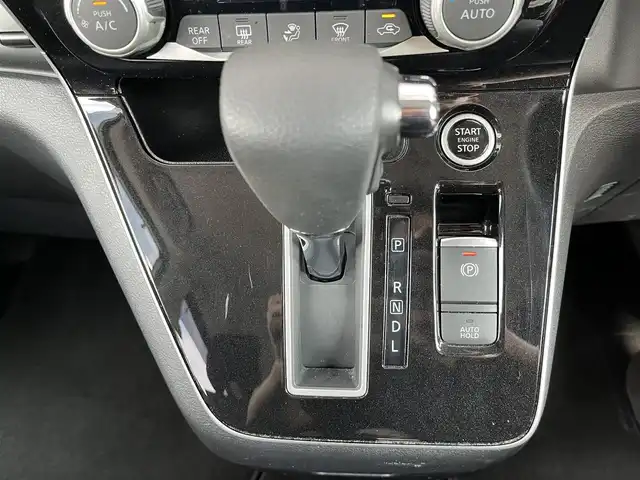 日産 セレナ ハイウェイスター V 愛知県 2020(令2)年 5.8万km ブリリアントホワイトパール ストラーダ7インチナビ/バックカメラ/ドライブレコーダー/ビルトインETC/革巻きステアリング/両側パワースライドドア/ハンズフリーオートスライド/エマージェンシーブレーキ/プロパイロット/車線逸脱警報機能/車線逸脱防止機能/ふらつき警報/ブラインドスポットモニター/ハイビームアシスト/純正LEDヘッドライト/フォグランプ/純正16インチアルミホイール/取扱説明書/保証書