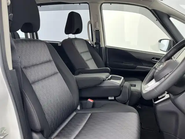 日産 セレナ ハイウェイスター V 愛知県 2020(令2)年 5.8万km ブリリアントホワイトパール ストラーダ7インチナビ/バックカメラ/ドライブレコーダー/ビルトインETC/革巻きステアリング/両側パワースライドドア/ハンズフリーオートスライド/エマージェンシーブレーキ/プロパイロット/車線逸脱警報機能/車線逸脱防止機能/ふらつき警報/ブラインドスポットモニター/ハイビームアシスト/純正LEDヘッドライト/フォグランプ/純正16インチアルミホイール/取扱説明書/保証書