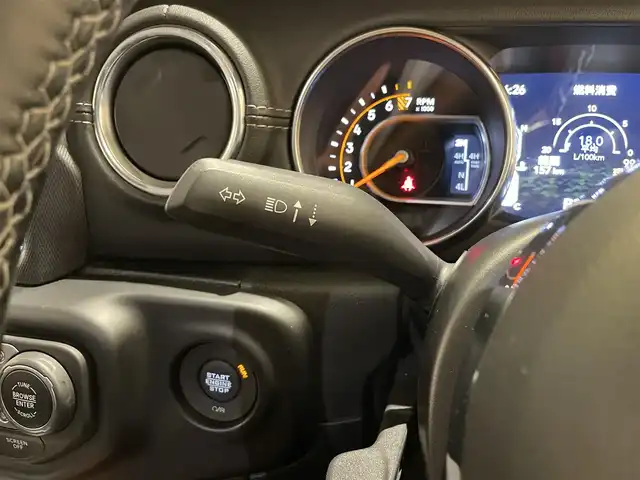 クライスラー・ジープ ラングラー アンリミテッド サハラ 福岡県 2021(令3)年 6.1万km ブラック ＡＣＣ　/黒レザーシート　/ナビ　/フルセグＴＶ　/ＣａｒＰｌａｙ　/Ｂｌｕｅｔｏｏｔｈ接続　/Ｂカメラ　/シートヒーター　/ステアリングヒーター　/前後ソナー　/ＬＥＤライト　/衝突軽減Ｂ　/ＢＳＭ　/スマートキー　/ＥＴＣ