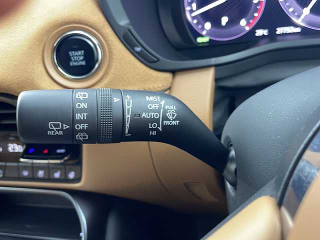マツダ ＣＸ－６０ XD HV プレミアムスポーツ 岐阜県 2023(令5)年 2.8万km ロジウムホワイトプレミアムメタリック 純正12.3インチSDナビゲーション/FM AM /Bluetooth /USB/AppleCarPlay /AndroidAuto/フルセグテレビ/HDMI/BOSEサウンドシステム/サンルーフ/茶革内装/革巻きステアリング/ステアリングリモコン/ステアリングヒーター/レザーシート/パワーシート(D/N席)/シートヒーター(全席)/シートベンチレーション(D/N席)/電動チルト&テレスコピックステアリング/パワーバックドア/LEDヘッドライト/オートライト/オートハイビーム/レーダークルーズコントロール/レーンキープアシスト/標識連動車速設定/交通標識認識システム/前側方接近車両検知機能/後側方接近車両検知機能/車線逸脱警報システム/ブラインドスポットモニター/降車時警告機能/スマートブレーキサポート（前進・後退時）/左右接近物検知機能/右直事故回避アシスト/AT誤発進抑制制御機能（前進・後退時）/緊急時車線維持支援/側方危険回避アシスト/脇見・眠気警報/急病時の自動緊急停止機能/居眠り時の自動緊急停止機能/パーキングセンサー