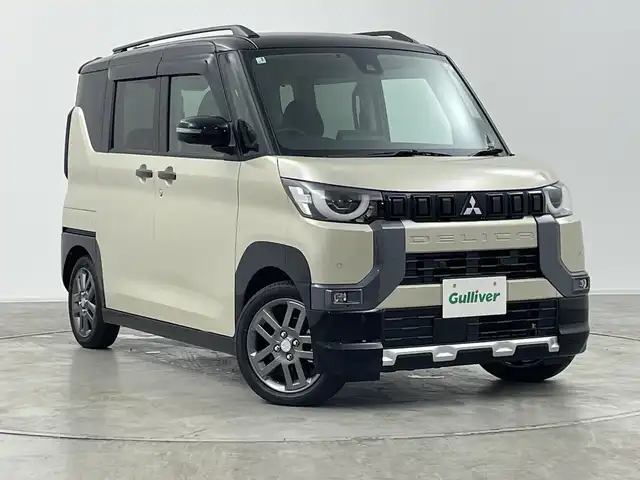 三菱 デリカミニ T プレミアム 群馬県 2025(令7)年 0.1千km ベージュⅡ 届出済未使用車　社外１０型ディスプレイオーディオ　全周囲カメラ　アダプティブクルーズコントロール　デジタルインナーミラー　衝突被害軽減ブレーキ　シートヒーター　両側パワースライドドア　ＥＴＣ　ＬＥＤ
