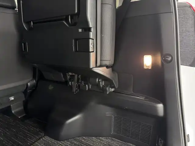 トヨタ アルファード S Cパッケージ 三重県 2022(令4)年 1.3万km ホワイトパールクリスタルシャイン ガソリン/FF/MTモード付インパネCVT/純正 9インチナビ/（AM/FM/HDMI/USB/iPod/USB/Bluetooth/TV/Miracast/AppleCarPlay/AndroidAuto）/12.1インチ 後席モニター V12T-R68C/バックカメラ/両側パワースライドドア/ビルトイン ETC/Toyota Safety Sense/・プリクラッシュセーフティ/・レーントレーシングアシスト/・レーダークルコン/・アダプティブハイビームシステム/・ロードサインアシスト/・パーキングサポートブレーキ（静止物＋後方接近車両）/・【OP】ブラインドスポットモニター＆リヤクロストラフィックオートブレーキ/・先行車発進告知機能/など/装備/・【OP】ツインムーンルーフ/・【OP】デジタルインナーミラー/・合皮シート/・パワーシート（D/N）/・エグゼクティブパワーシート（電動リクライニング＆オットマン（N/2nd））/・パワーバックドア/・シートヒーター、ベンチレーション（D/N）/・ステアリングヒーター/・AC100Vコンセント/・オートライト/・3眼フルLEDヘッドランプ＋フロントフォグランプ/・ステアリングスイッチ/・左右後席独立オートエアコン/など