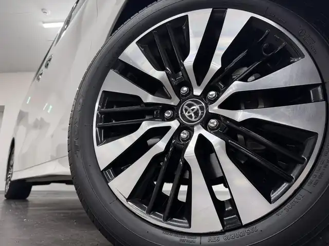 トヨタ アルファード S Cパッケージ 三重県 2022(令4)年 1.3万km ホワイトパールクリスタルシャイン ガソリン/FF/MTモード付インパネCVT/純正 9インチナビ/（AM/FM/HDMI/USB/iPod/USB/Bluetooth/TV/Miracast/AppleCarPlay/AndroidAuto）/12.1インチ 後席モニター V12T-R68C/バックカメラ/両側パワースライドドア/ビルトイン ETC/Toyota Safety Sense/・プリクラッシュセーフティ/・レーントレーシングアシスト/・レーダークルコン/・アダプティブハイビームシステム/・ロードサインアシスト/・パーキングサポートブレーキ（静止物＋後方接近車両）/・【OP】ブラインドスポットモニター＆リヤクロストラフィックオートブレーキ/・先行車発進告知機能/など/装備/・【OP】ツインムーンルーフ/・【OP】デジタルインナーミラー/・合皮シート/・パワーシート（D/N）/・エグゼクティブパワーシート（電動リクライニング＆オットマン（N/2nd））/・パワーバックドア/・シートヒーター、ベンチレーション（D/N）/・ステアリングヒーター/・AC100Vコンセント/・オートライト/・3眼フルLEDヘッドランプ＋フロントフォグランプ/・ステアリングスイッチ/・左右後席独立オートエアコン/など